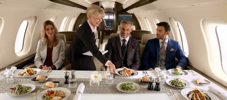 Comment se passe réellement les repas à bord d'un jet privé ?