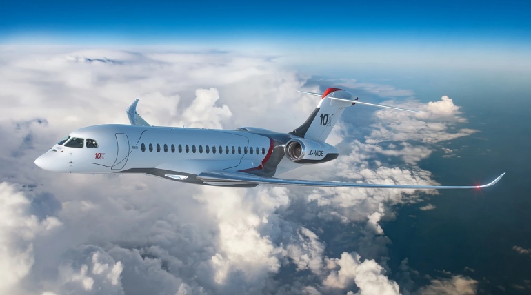 Le nouveau jet privé et avion d'affaires de Dassault Aviation, le Falcon 10X, sera en service en 2025