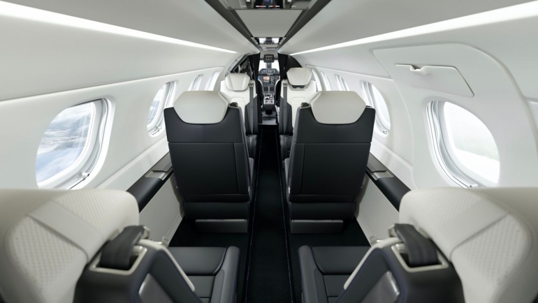 L'intérieur inspiré de l'automobile de l'édition Duo du Phenom 300E