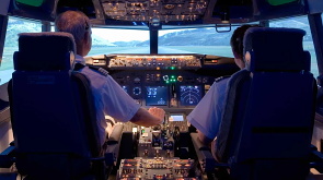 Peut-on piloter seul un jet privé ou faut-il deux pilotes à bord du cockpit ?