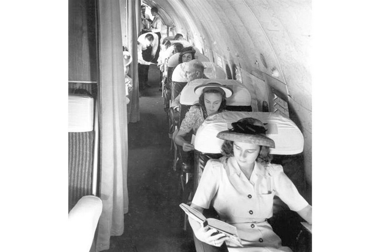 Passagers à bord d'un Boeing 307 de Pan Am, vers 1945