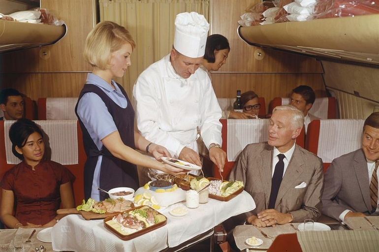 Dîner à bord d'un avion SAS en 1969