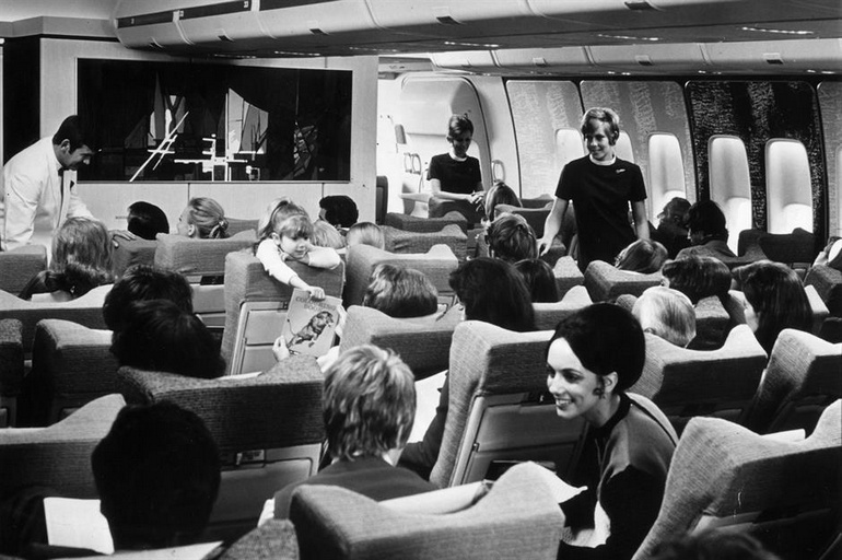 Passagers dans la cabine d'un Boeing 747