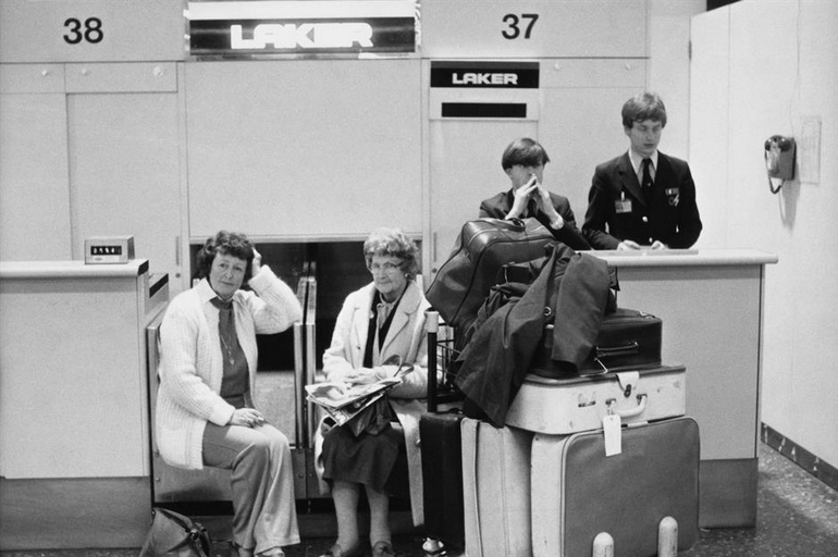 Des passagers sont bloqués lors de l'effondrement de Laker Airways en 1982