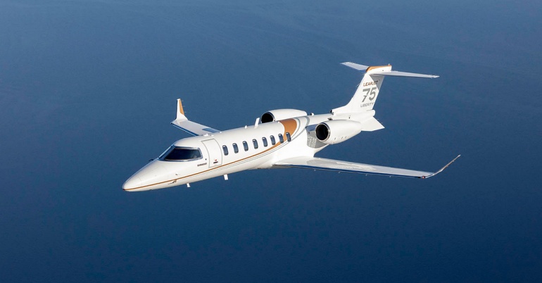 Le Learjet est certifié pour voler à deux pilotes