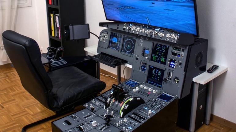 Exemple de cockpit d'un simulateur de vol maison