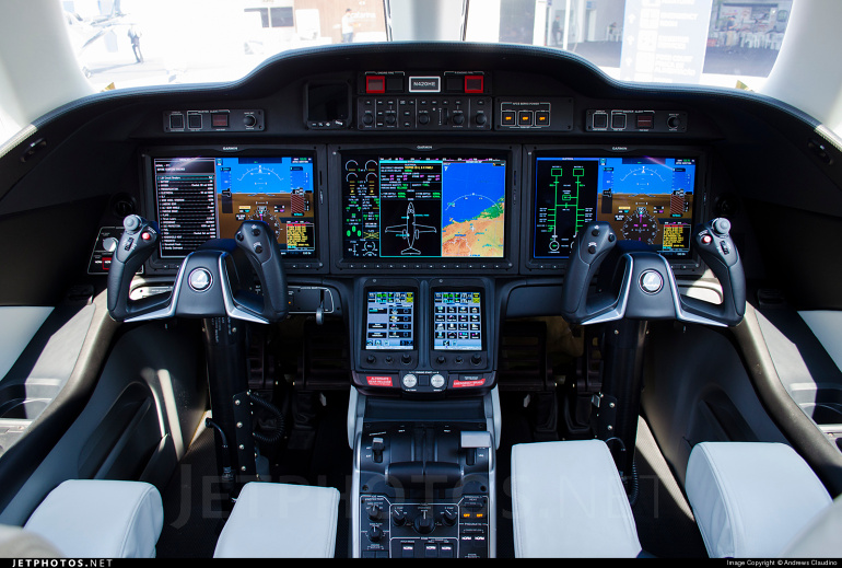 Photo du cockpit et cabine de pilotage du HondaJet